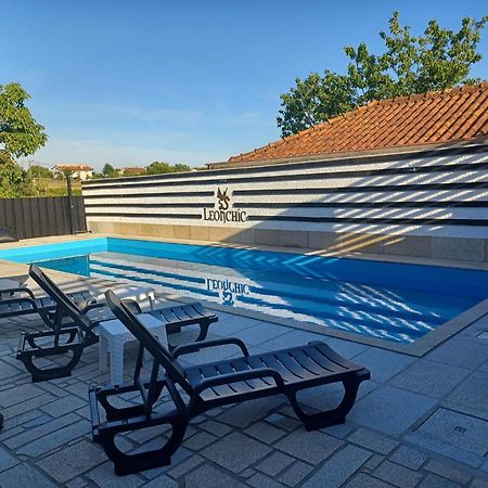 Leonchic - Guest House Com Piscina De Agua Salgada Barcelos Ngoại thất bức ảnh