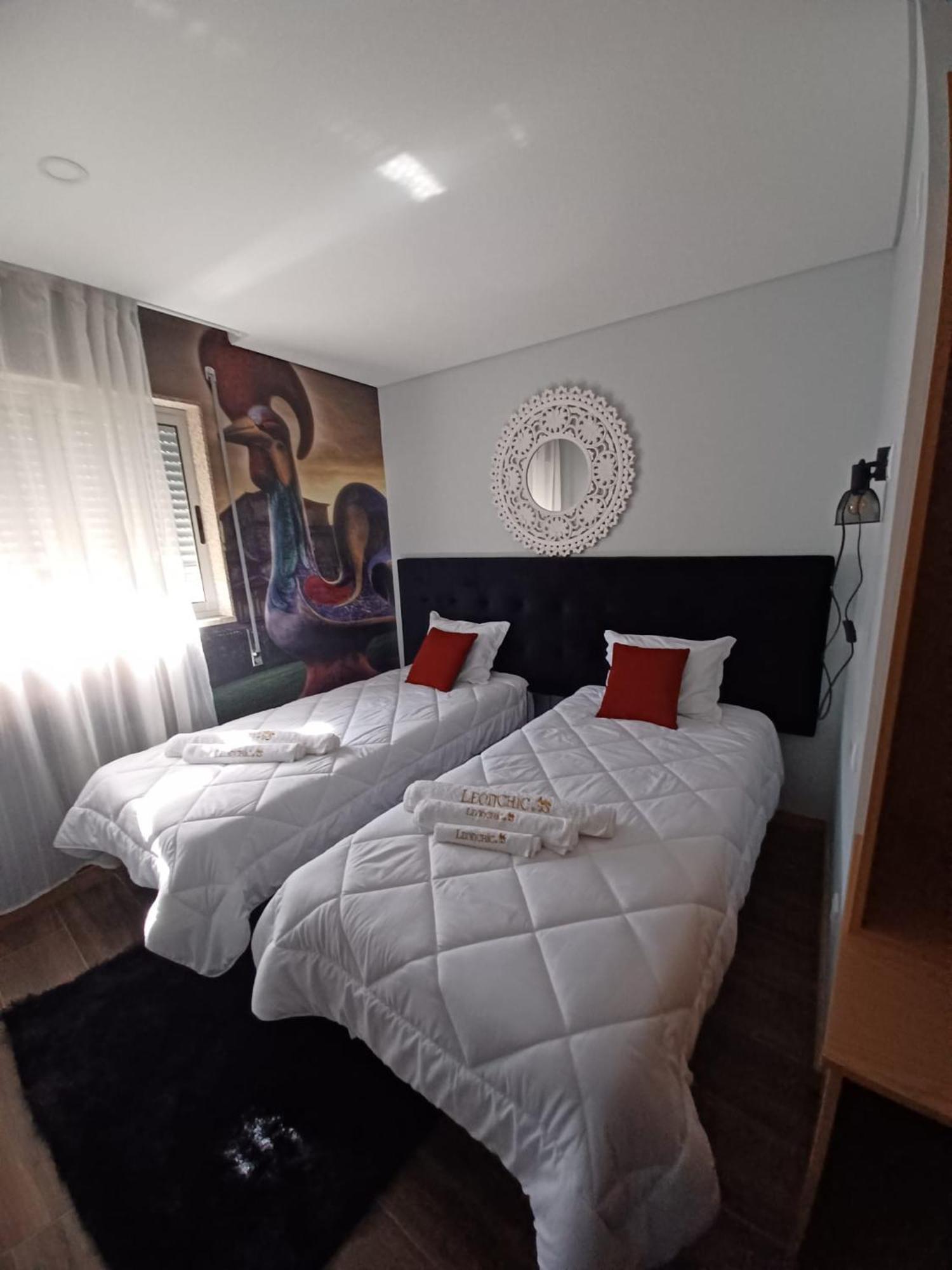 Leonchic - Guest House Com Piscina De Agua Salgada Barcelos Ngoại thất bức ảnh
