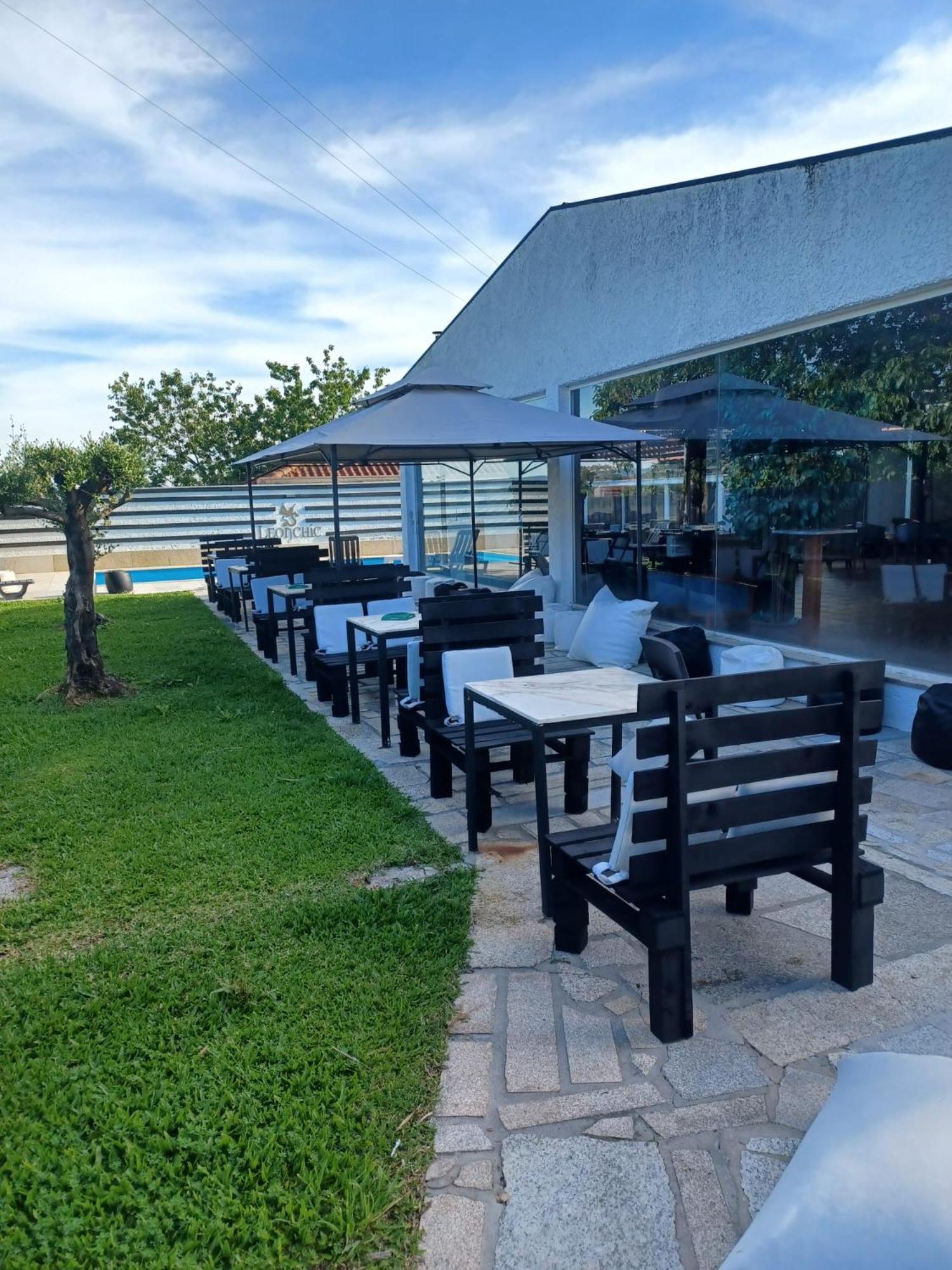 Leonchic - Guest House Com Piscina De Agua Salgada Barcelos Ngoại thất bức ảnh